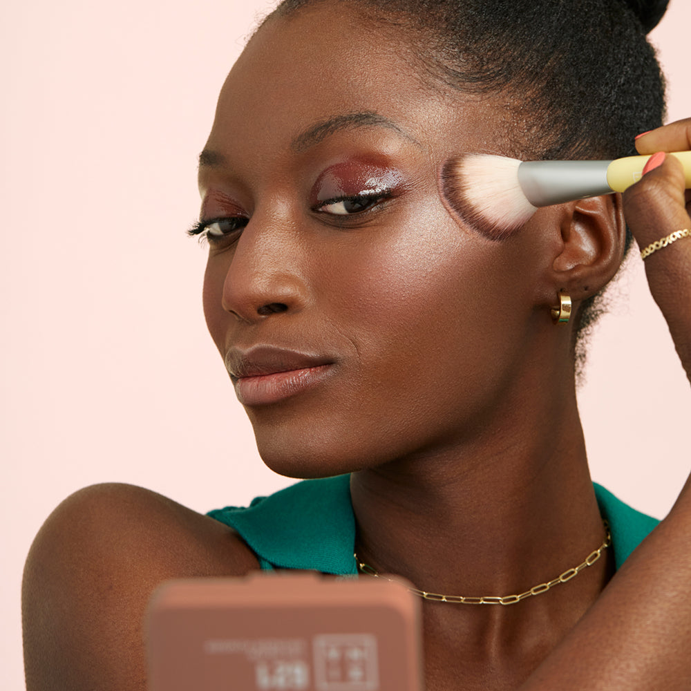 How to Apply Bronzer for a Sunkissed Glow All Year Round